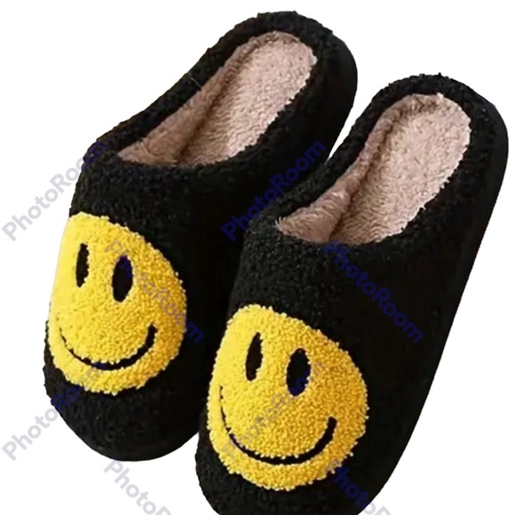 Smile motif black slippers molded bottom NWT size 10.5-11 Fun summer gift idea - Picture 3 of 4